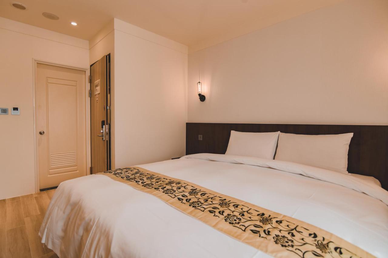 อีสต์ทาวน์26โฮเต็ล Hotel เมืองฮวาเหลียน ภายนอก รูปภาพ