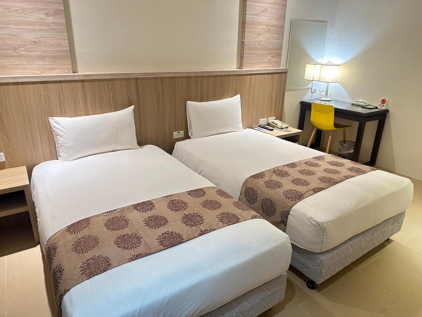 อีสต์ทาวน์26โฮเต็ล Hotel เมืองฮวาเหลียน ภายนอก รูปภาพ