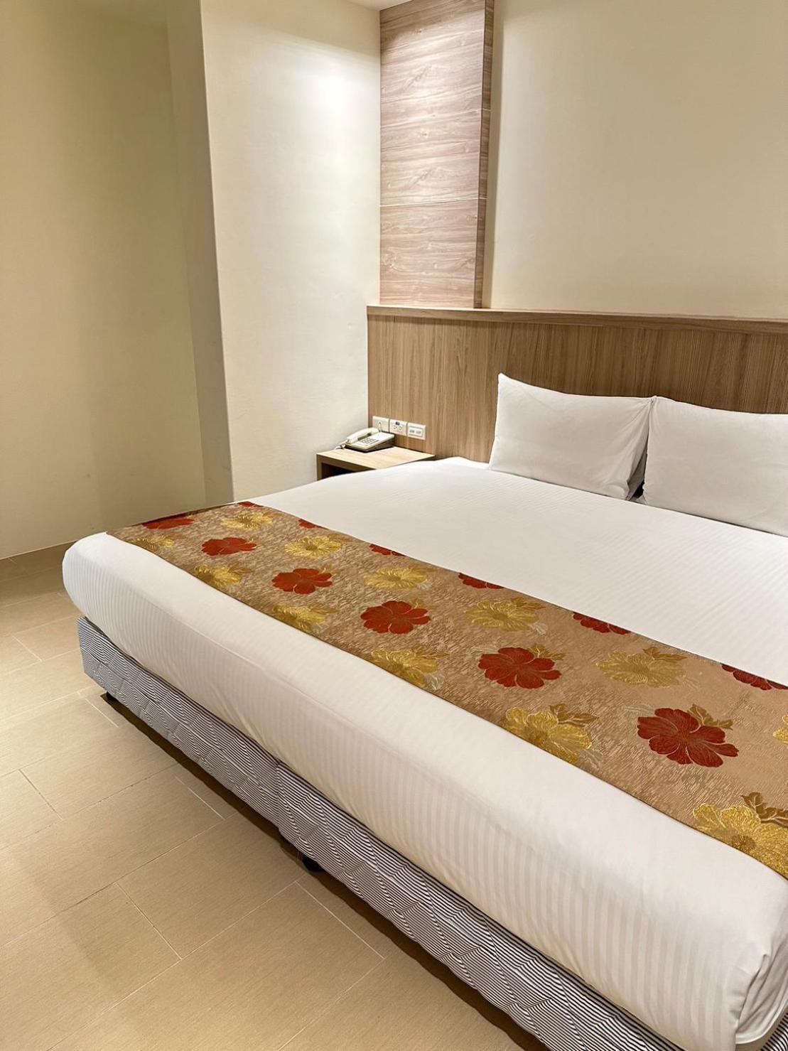 อีสต์ทาวน์26โฮเต็ล Hotel เมืองฮวาเหลียน ภายนอก รูปภาพ