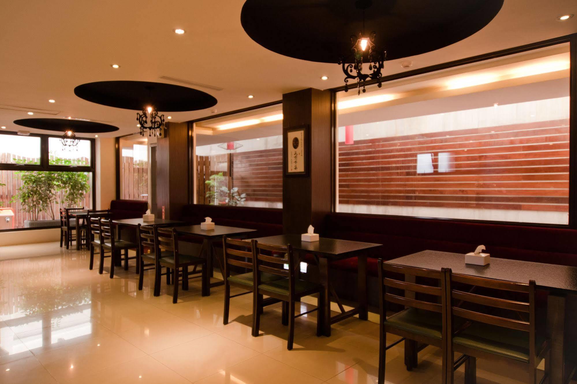 อีสต์ทาวน์26โฮเต็ล Hotel เมืองฮวาเหลียน ภายนอก รูปภาพ
