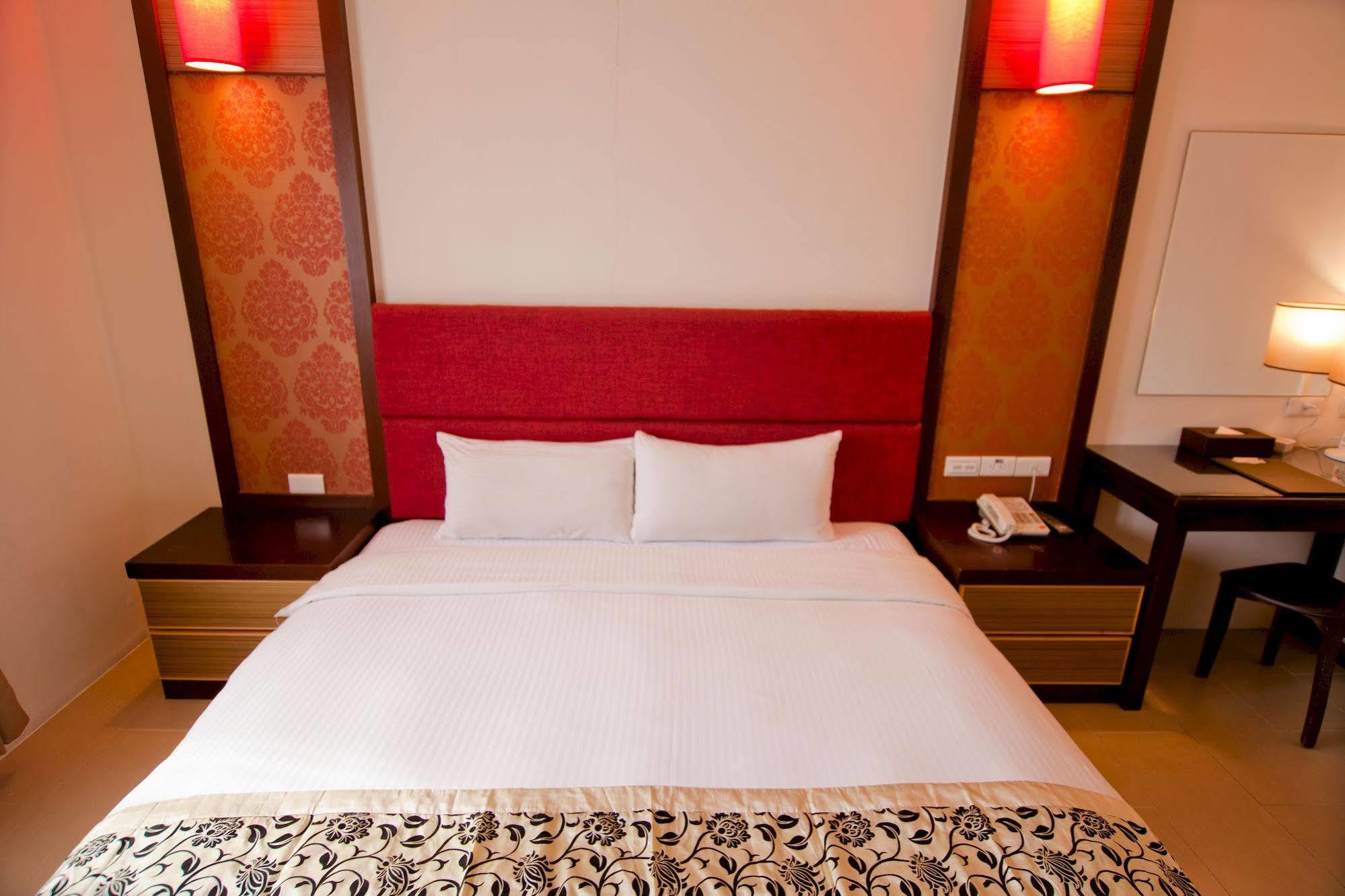 อีสต์ทาวน์26โฮเต็ล Hotel เมืองฮวาเหลียน ภายนอก รูปภาพ