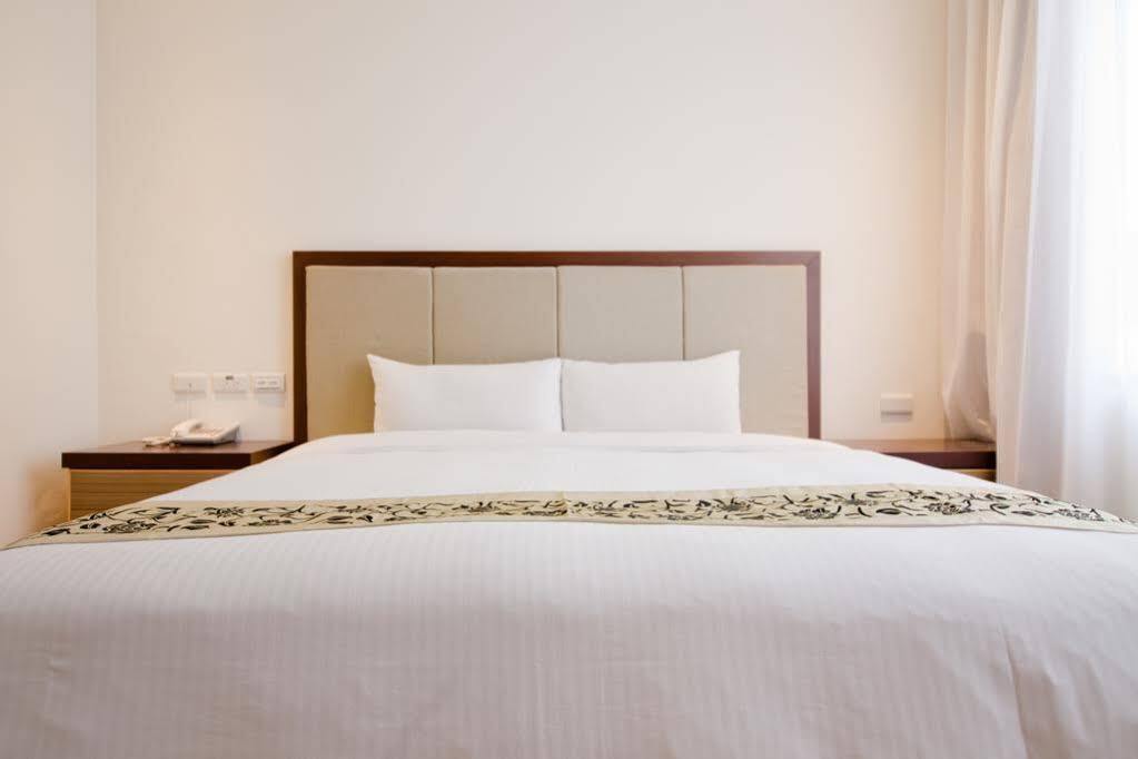 อีสต์ทาวน์26โฮเต็ล Hotel เมืองฮวาเหลียน ภายนอก รูปภาพ